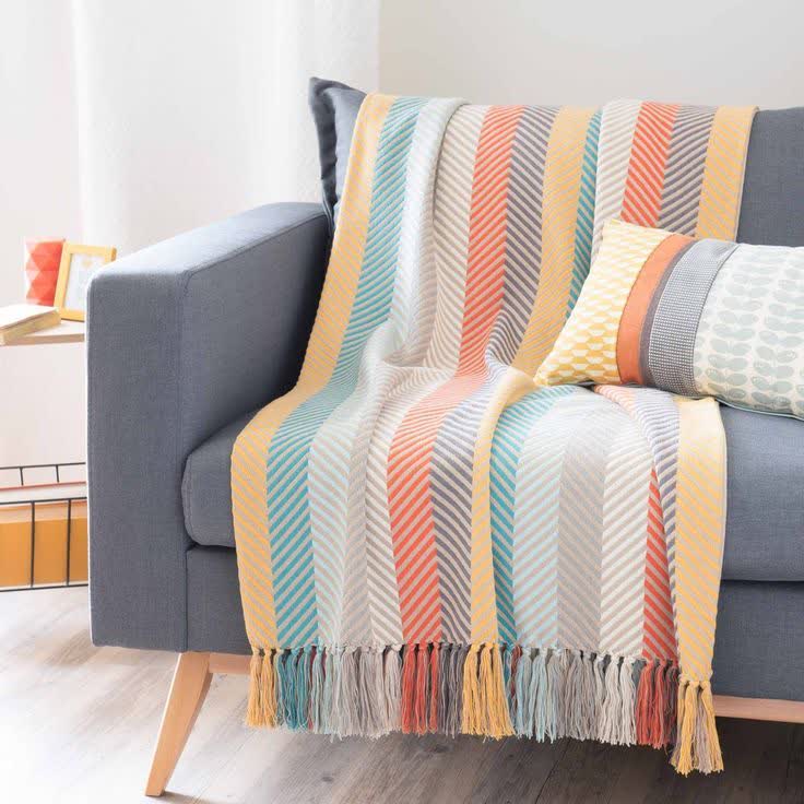 حوله نخی رنگارنگ